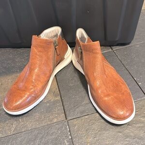 Johnston & Murphy brown zip booties sz 8 gently worn